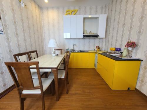 Bán nhà quận Phú Nhuận, hẻm đẹp thoáng mát -  5 tầng BTCT sang trọng, giá 10 tỷ